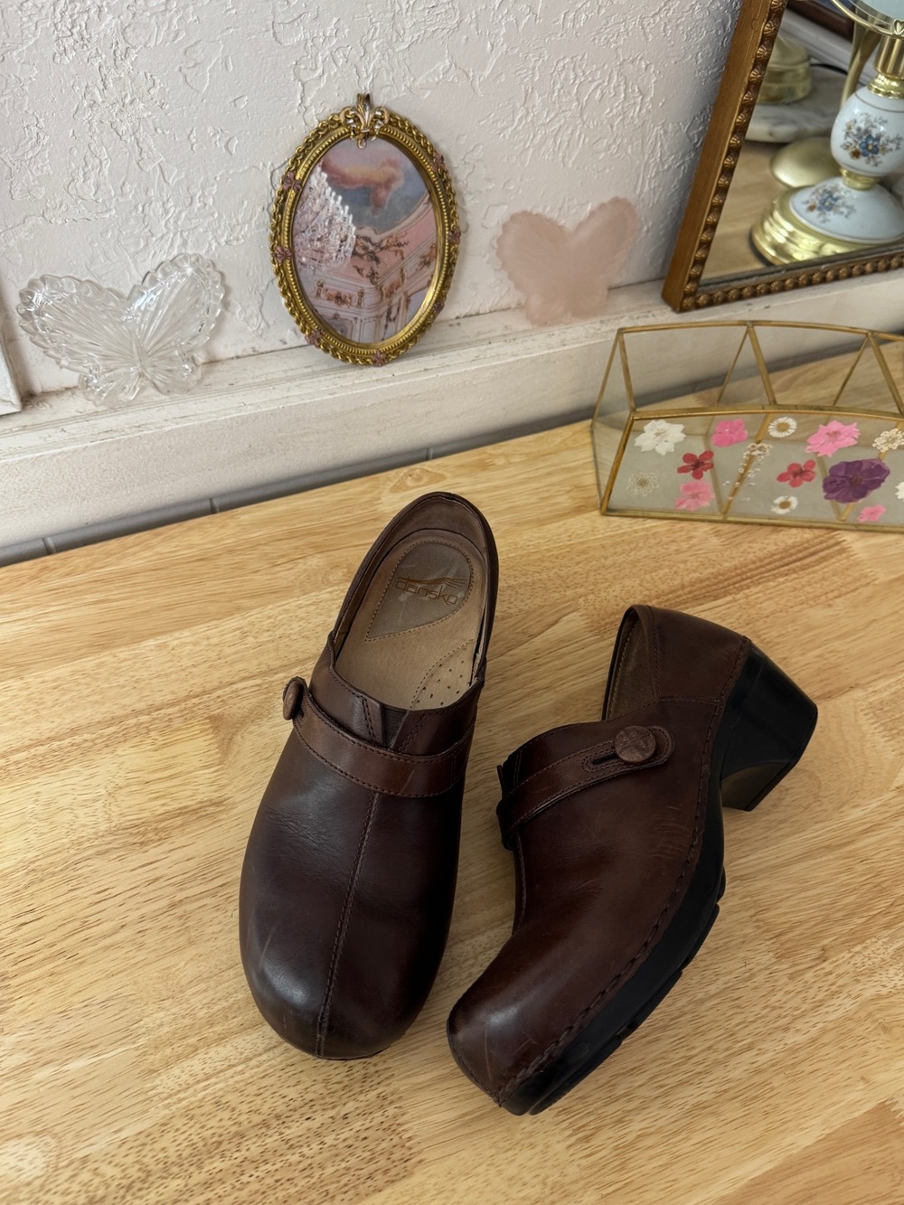 Whimsical 2000’s Dansko Brown Leather Mary Jane Button Strap Heeled Clogs EU 40